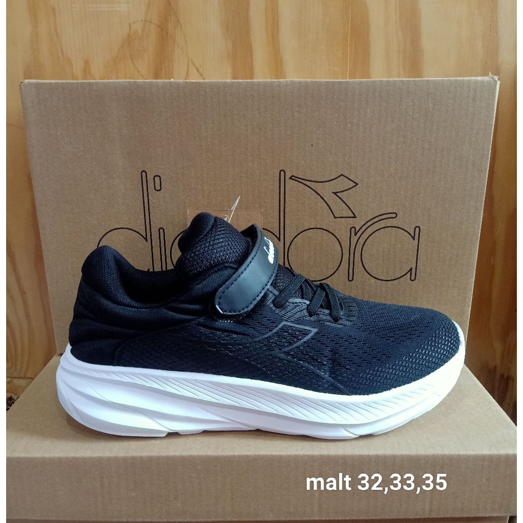 diadora black size 35