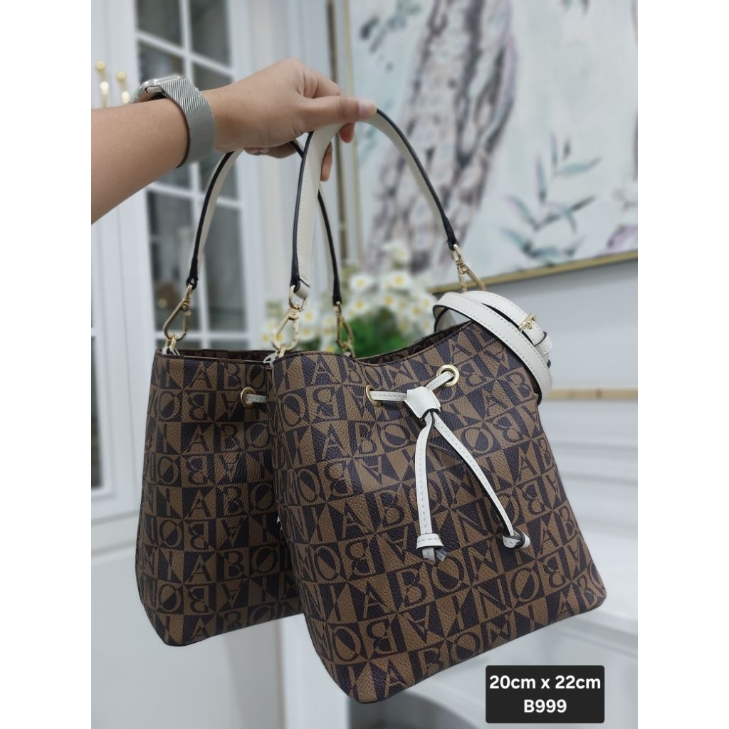 tas serut kecil monogram tali polos Bonia original