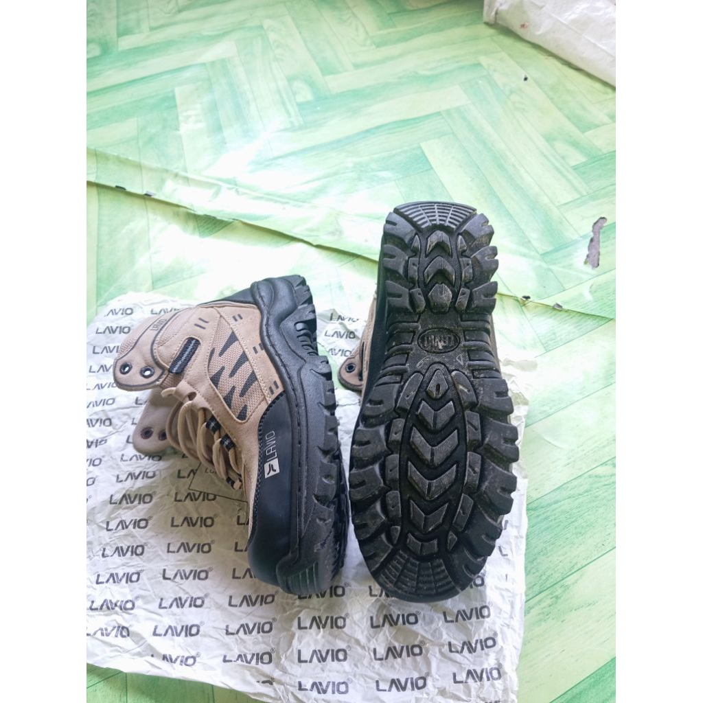 sepatu pendaki lavio