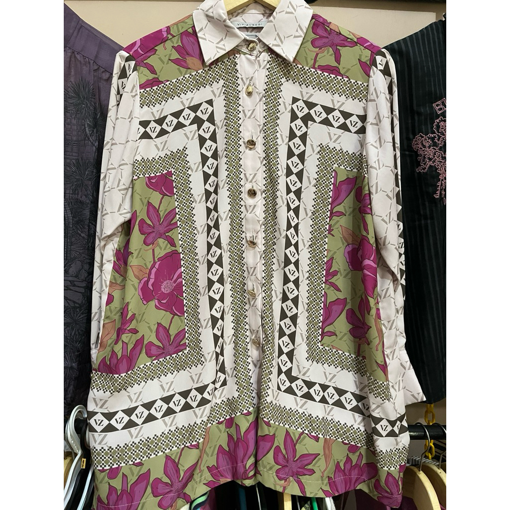 PL VIZU VIVI ZUBEDI SHIRT