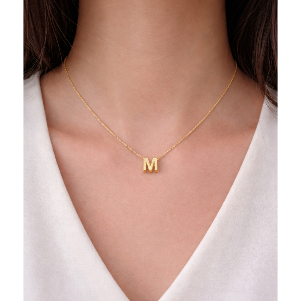 set kalung dan liontin inisial huruf M elegant emas  asli