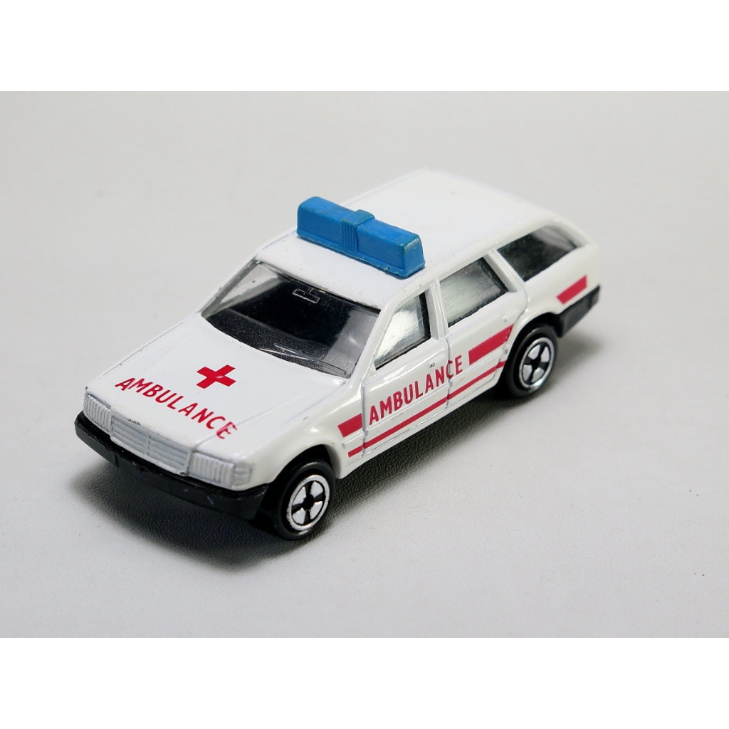 Corgi loose Mercedes Benz 300 TD Ambulance - Putih Tulisan Merah