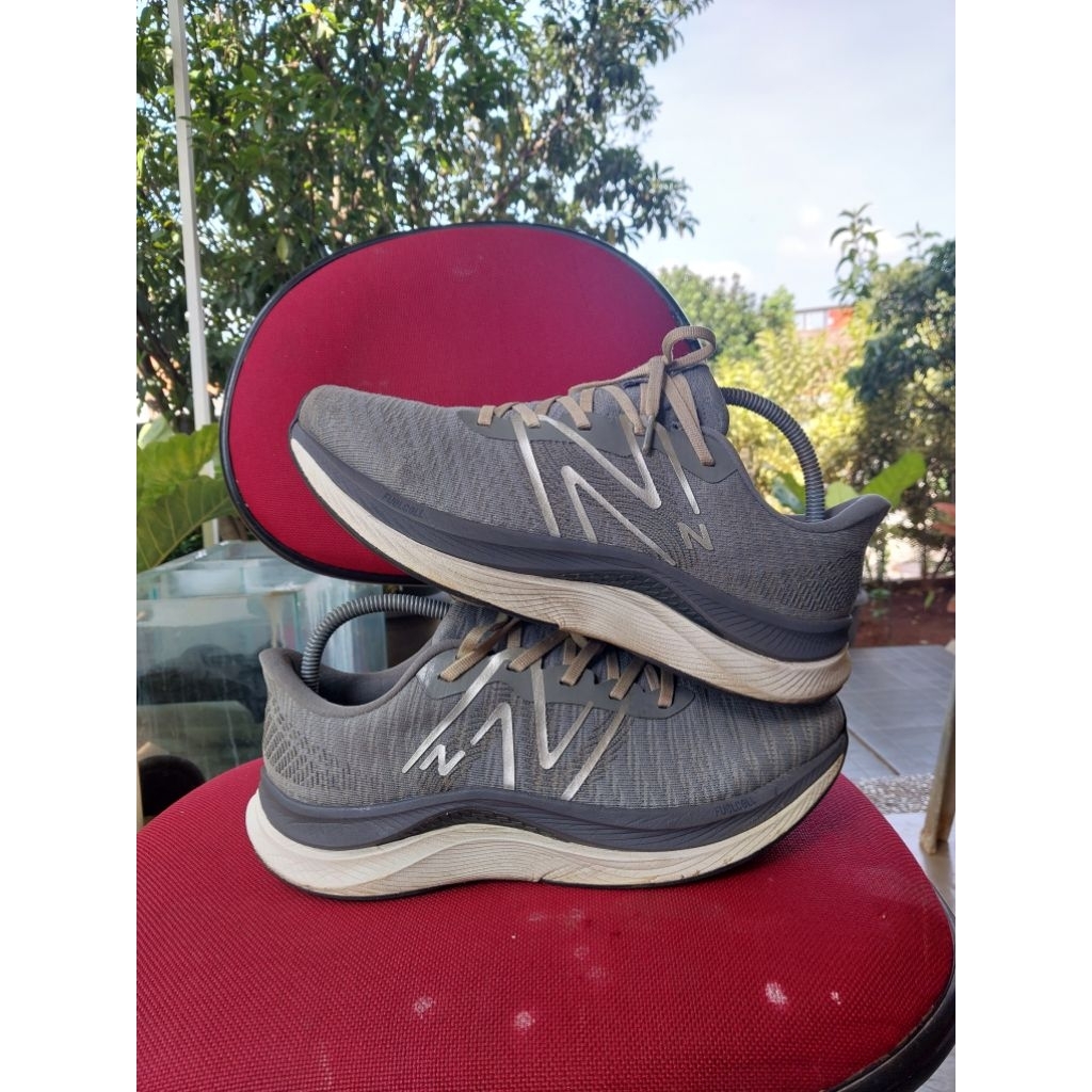 [TERMURAH BISA NEGO] NEW BALANCE FUELCELL PROPEL V4 SIZE 8.5 (27CM) RUNNING SHOES SECOND LIKE NEW BE