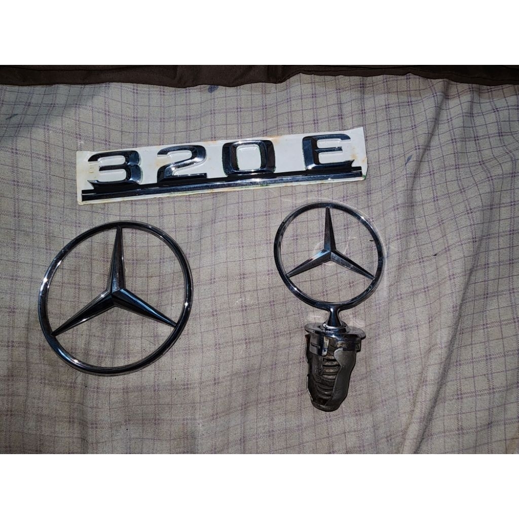 emblem mercedes benz 1 set W124 original Mercedes Benz