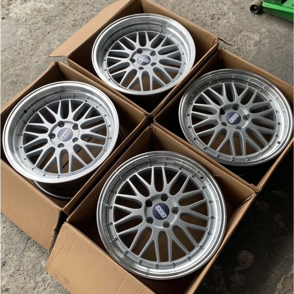 Velg BBS LM ring 18x8/9 hole 5x114,3 offset 34 silver polish