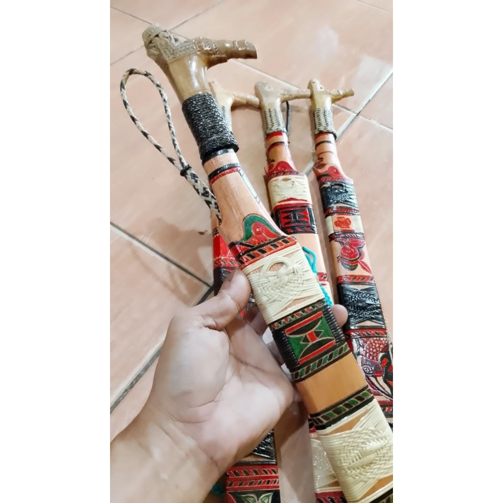 Kerajinan Mandau Dayak Kalteng
