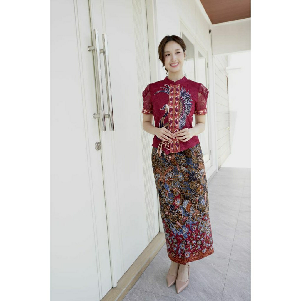 Kebaya Modern Merah