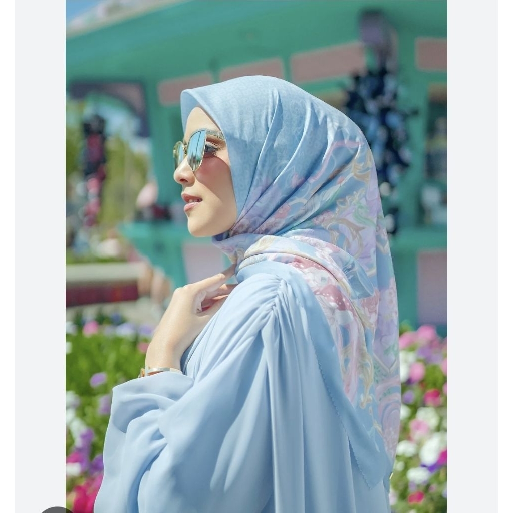 preloved disney x buttonscarves The Wonderland - Airy Blue