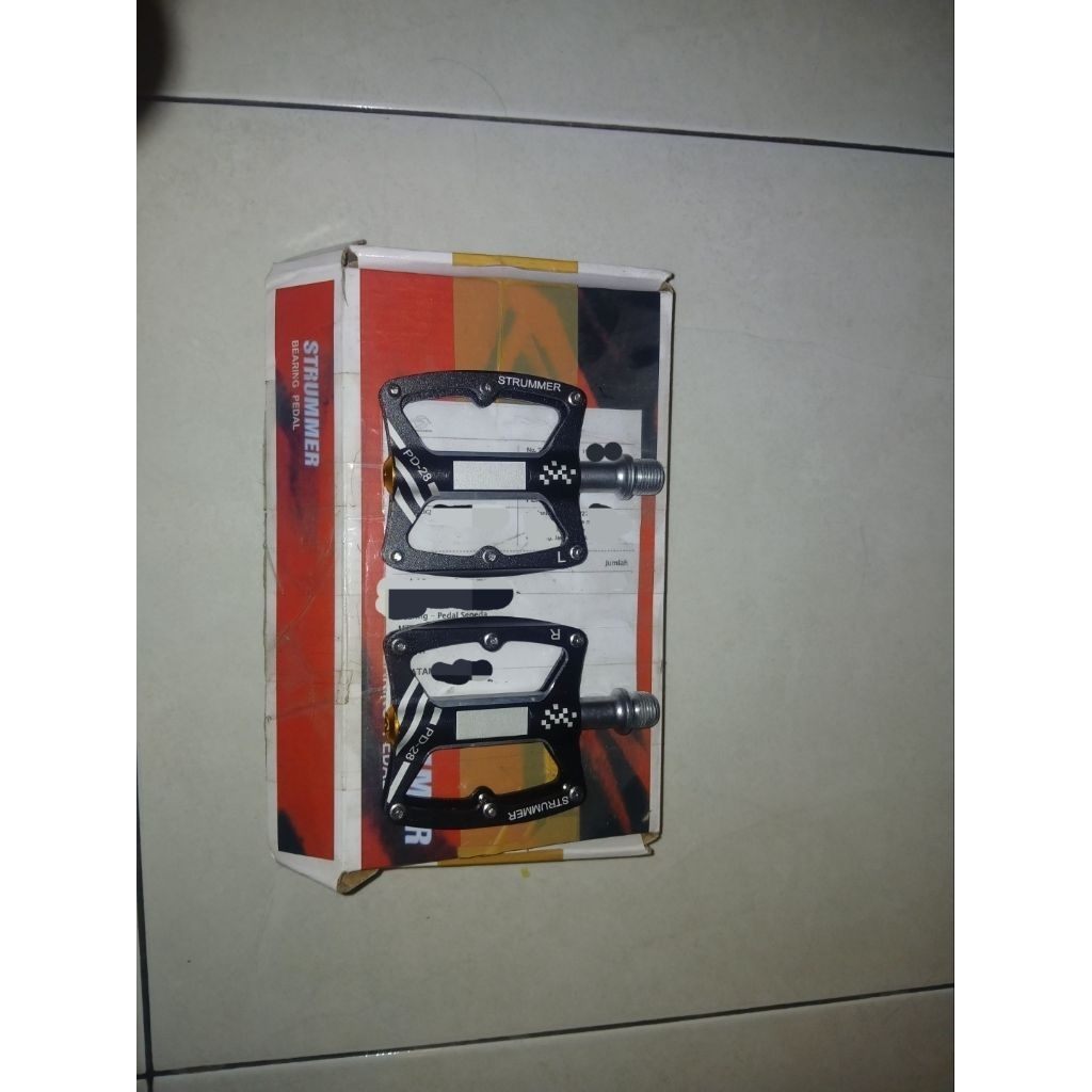 pedal sepeda strummer