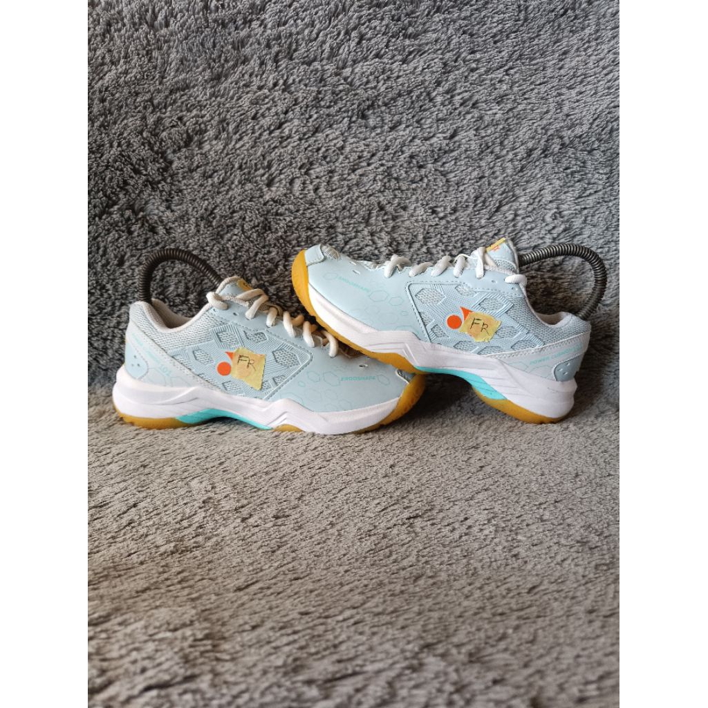 SEPATU BADMINTON Y0N3XX SIZE 37 ORIGINAL