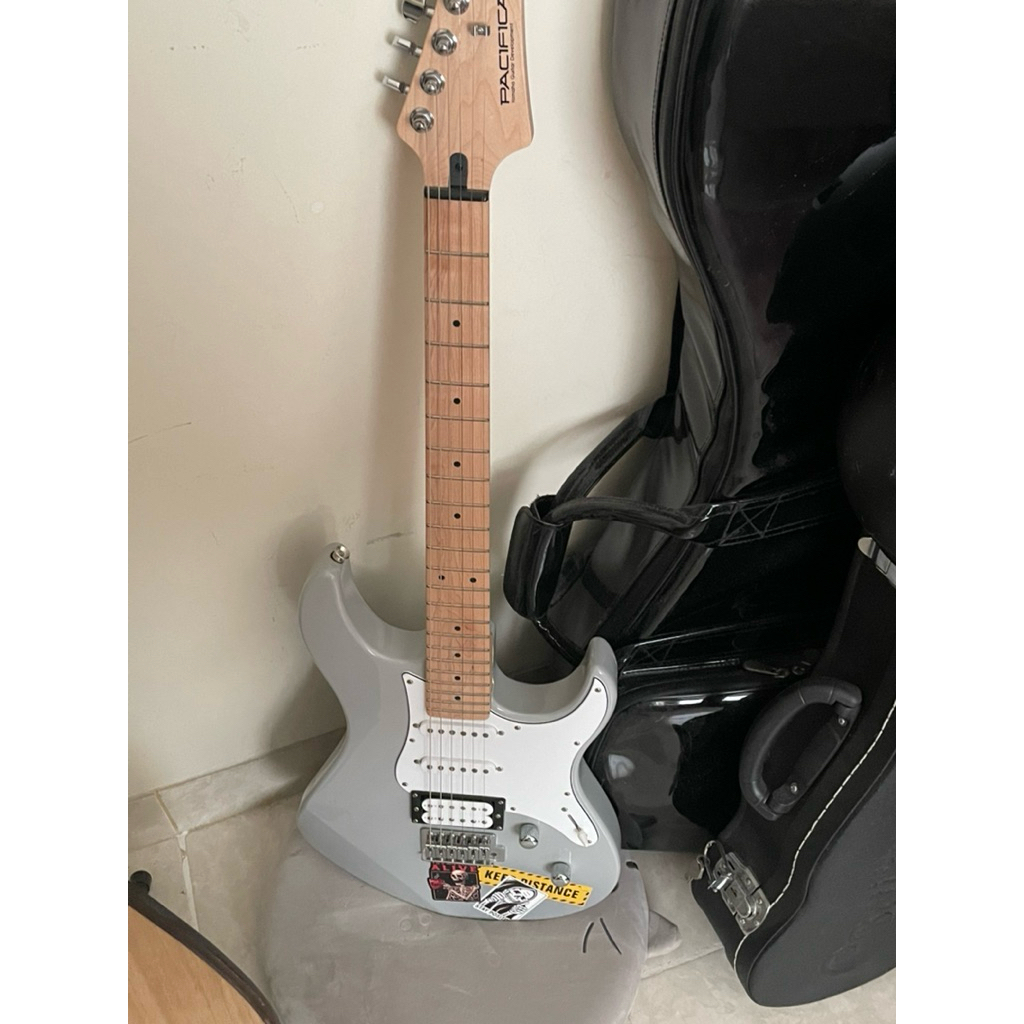 yamaha pacifica pac112vm + amplifier + cable satu set ( original price 4.5~5 juta )