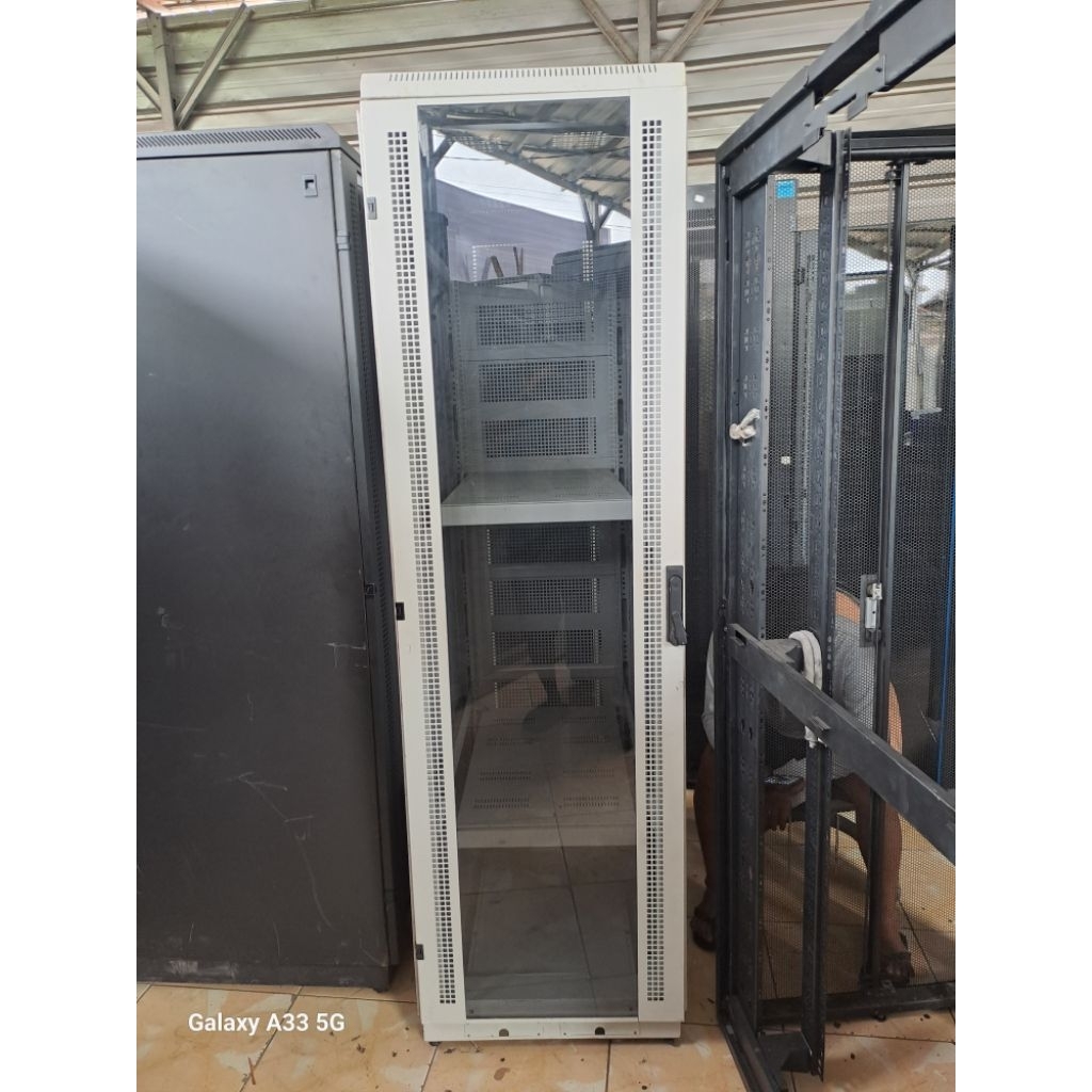 Rak Server 42u Putih mulus Komplit