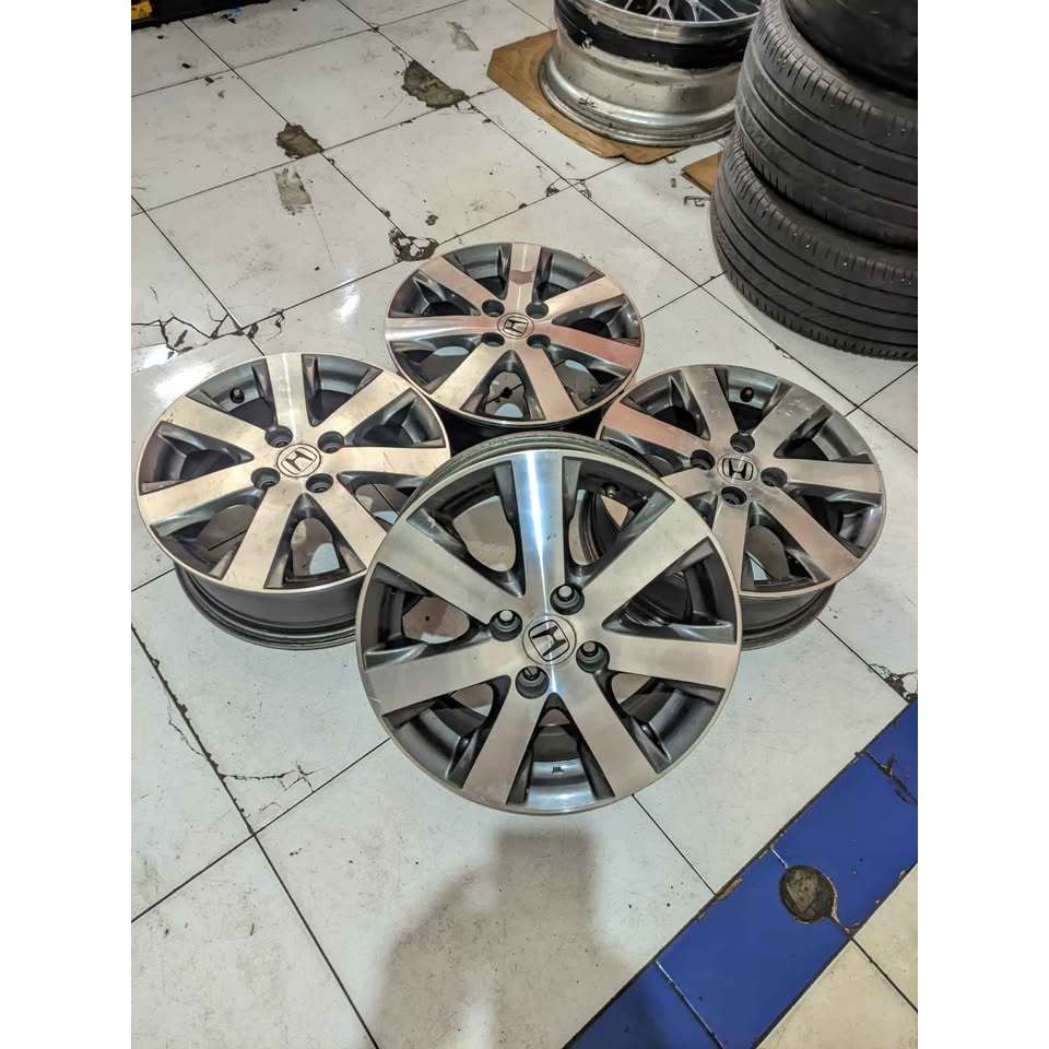 VELG MOBIL BEKAS FREED R15 H4X100