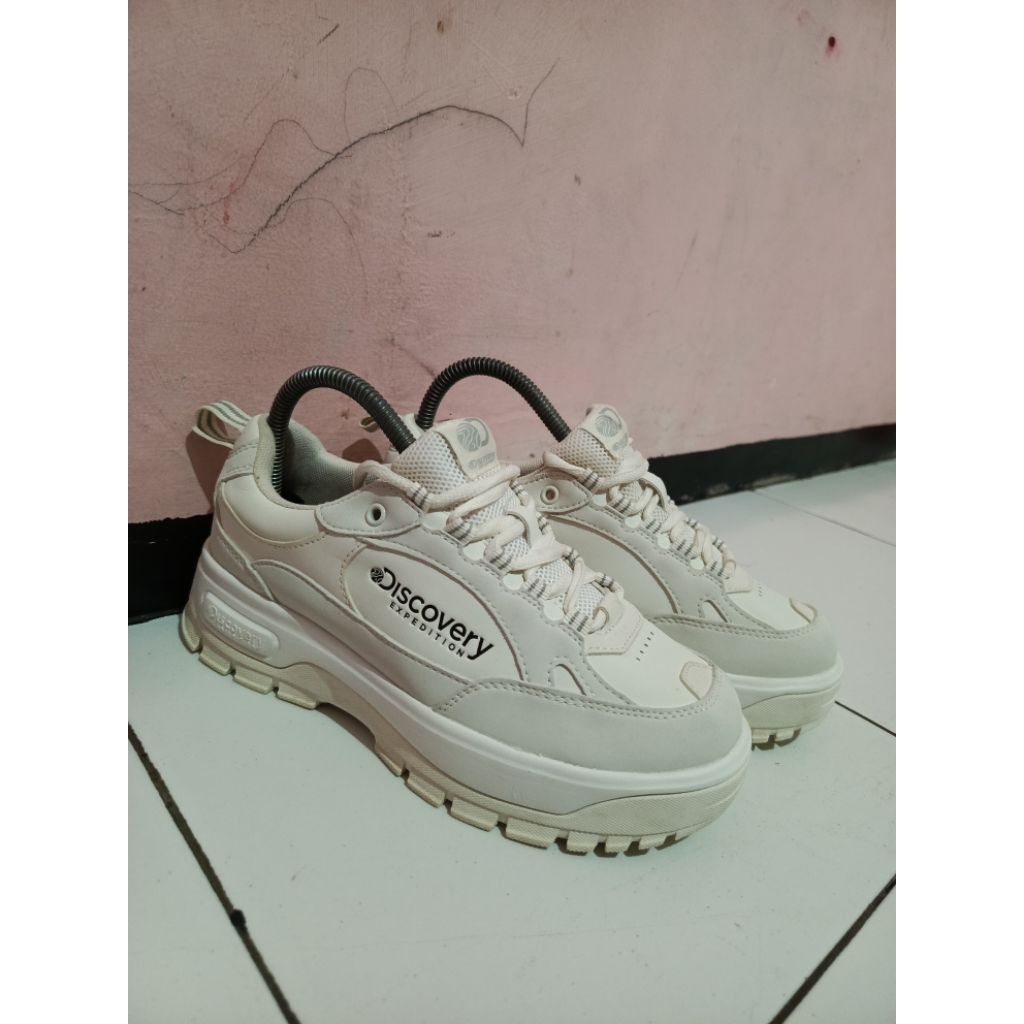 Sepatu Sneakers Discovery Expedition Brick size - 37,5