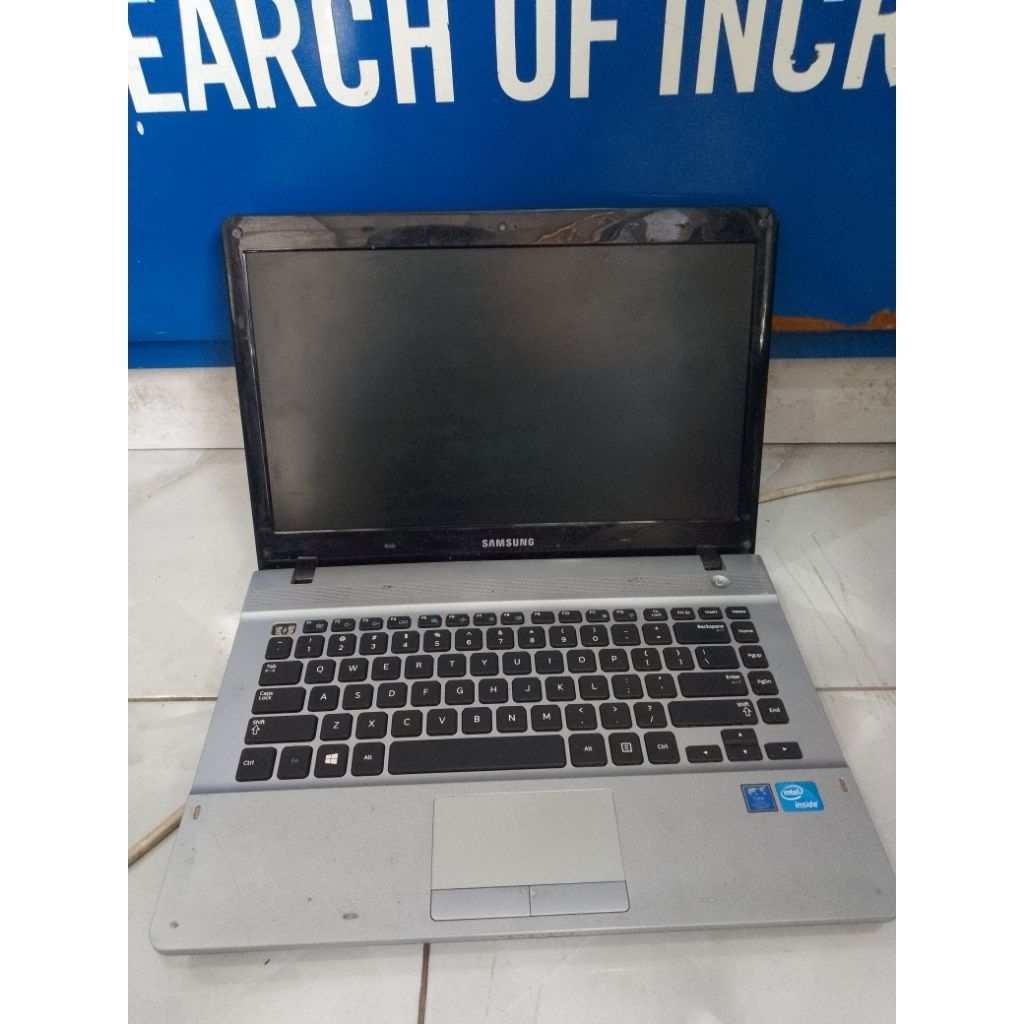 CASE/CASSING/KESING SAMSUNG NP300E4Z + MOBO HIDUP