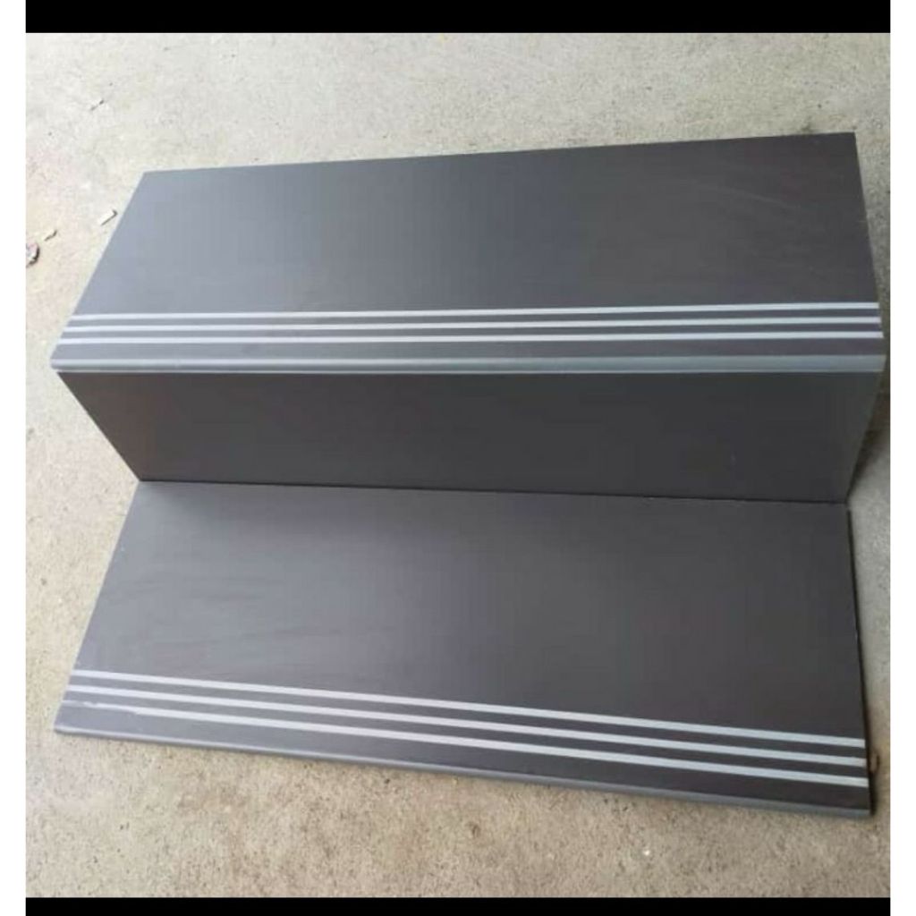 Granit Tangga Abu-abu Matte Kasar Monochrome Grey  30x60,30x80,30x90,30x100,30x120
