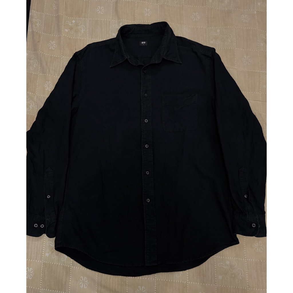 Kemeja Uniqlo Black