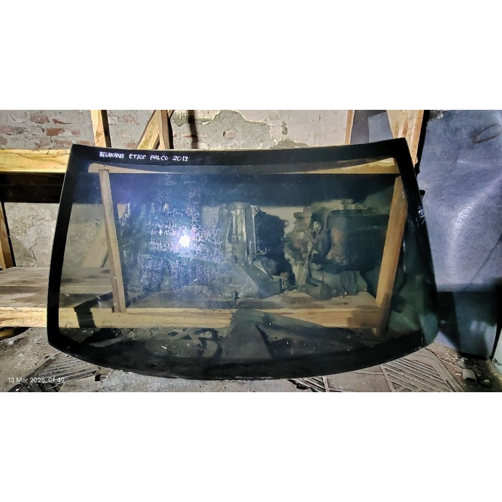 Kaca Belakang Mobil Etios Liva (Sedan) 2013