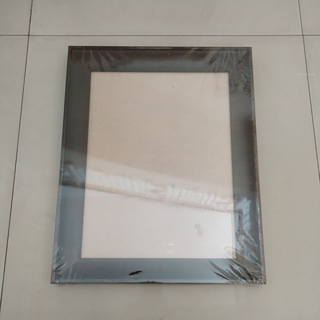 Pigura Frame Kayu Coklat 12R (30cmx40cm)