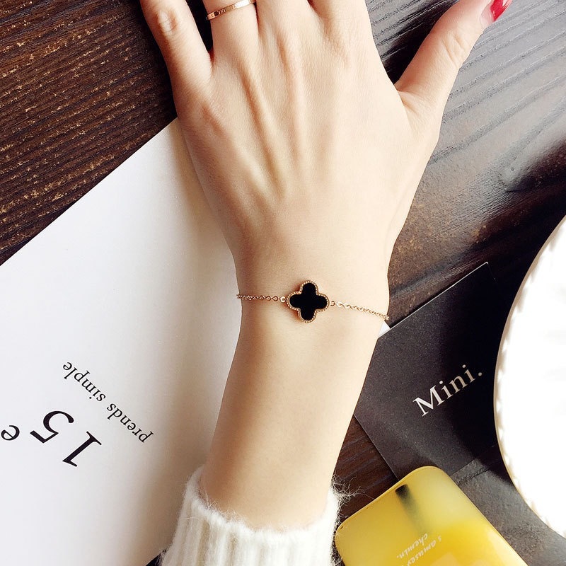 Gelang Beruntung Empat Daun Semanggi Titanium Metal Coating Vintage Elegant Multiwarna S089