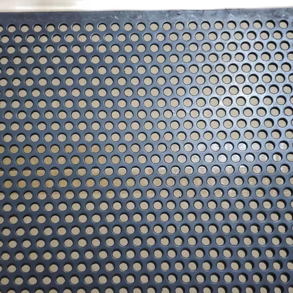 Plat Peforated Besi Tebal 1,5mm Lubang 5mm Custom