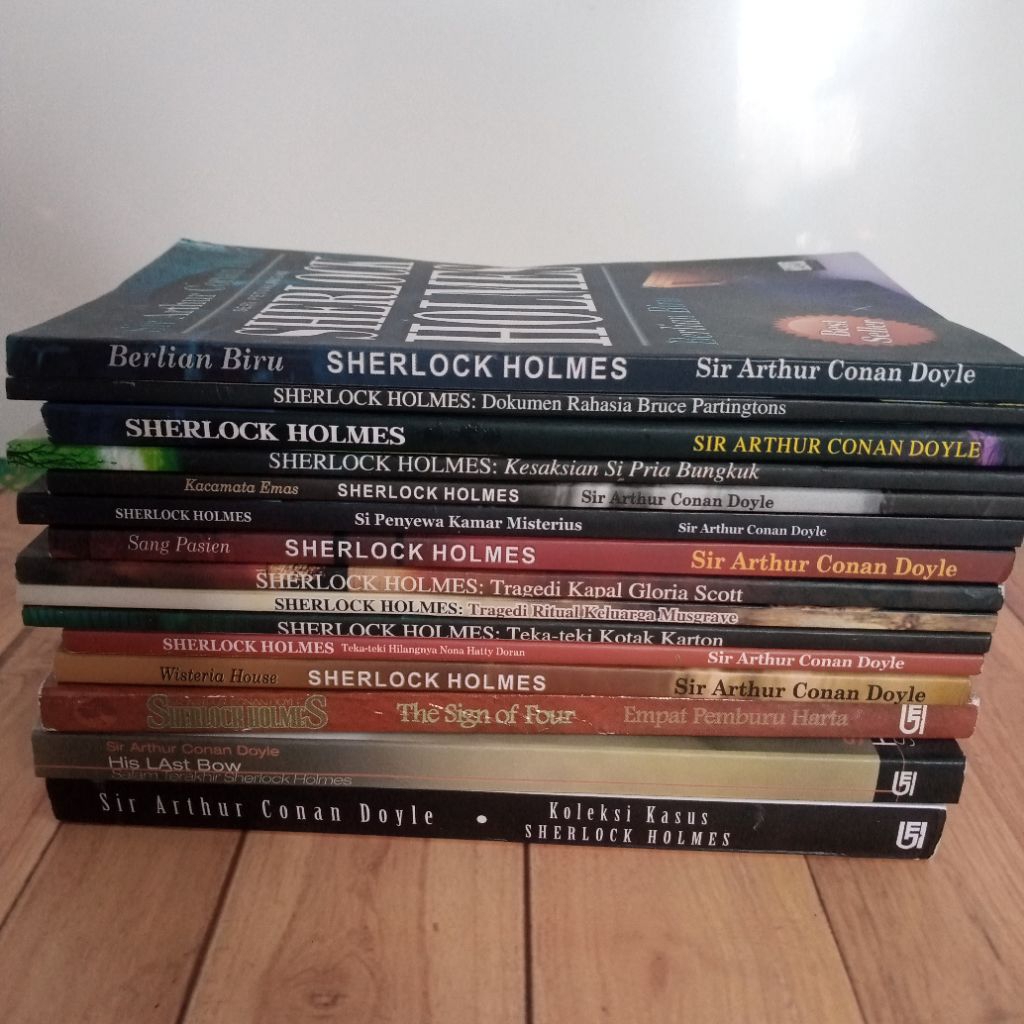Kumpulan novel Sherlock Holmes sir Arthur doyle berbagai macam judul berlian biru dokumen rahasia hi