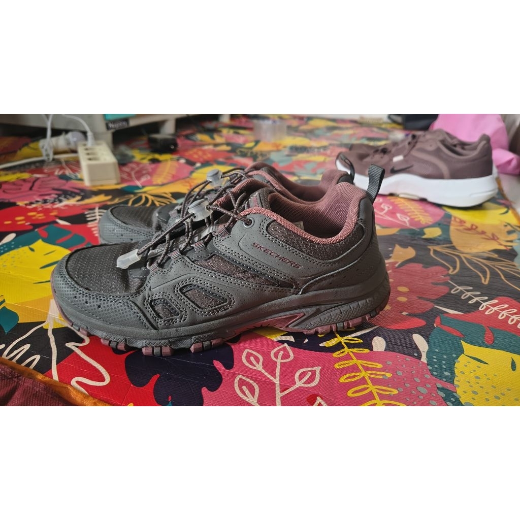 Sepatu Skechers Hiking Hillcrest second preloved pendaki pink grey