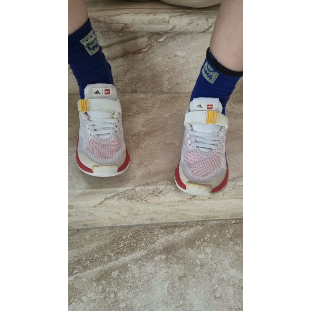 sepatu sport adidas lego
