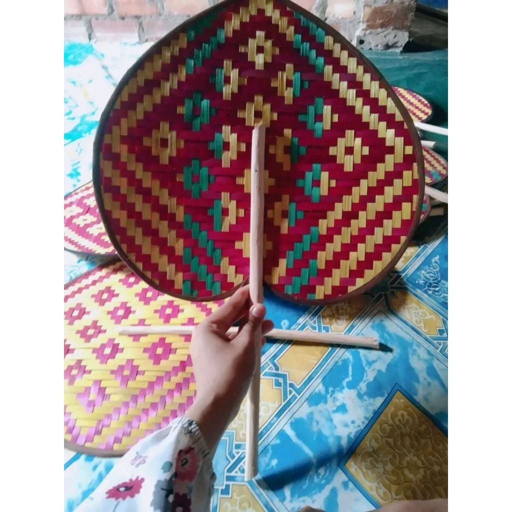 Kipas tangan / kipas anyaman bambu / kipas jumbo.