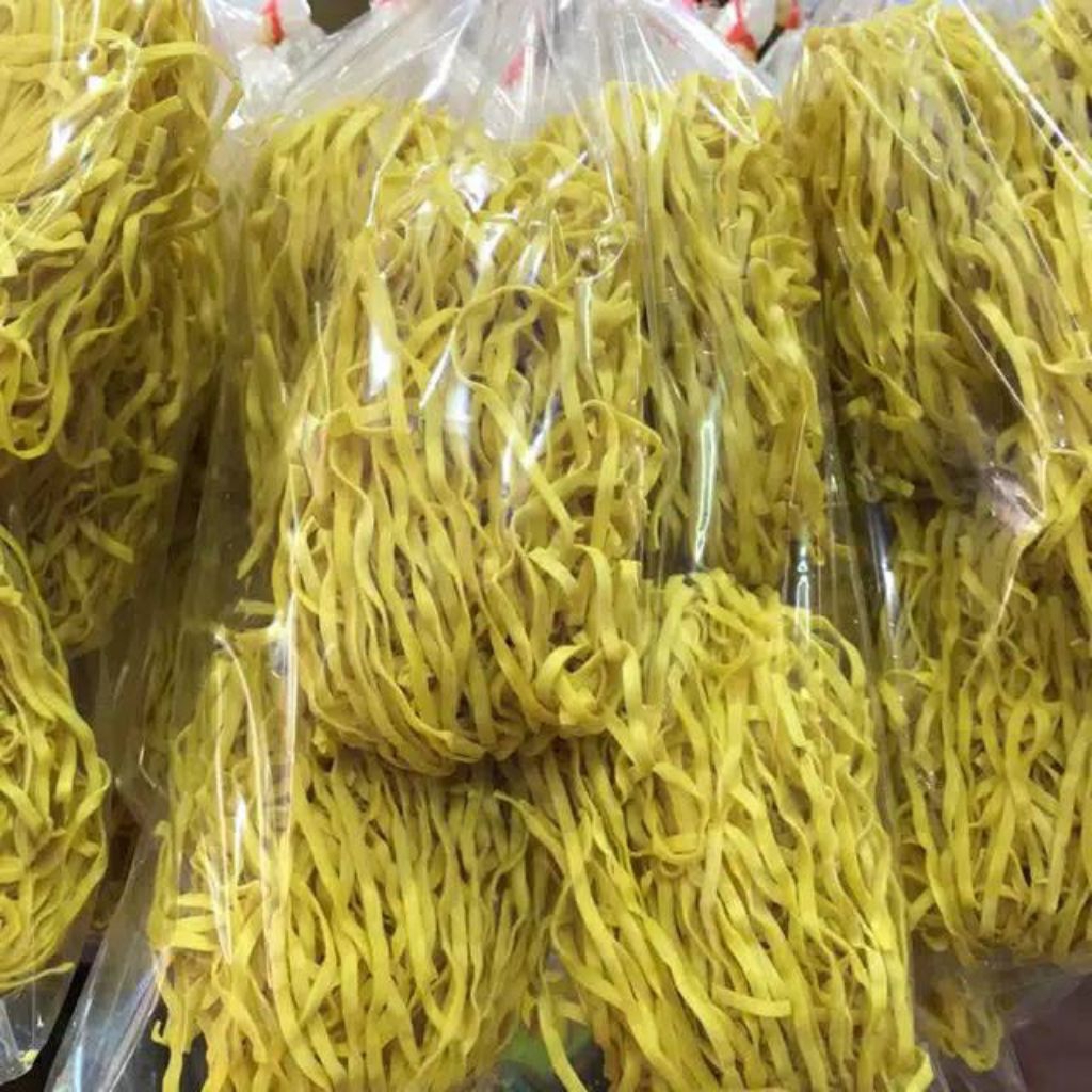 mie kuning padang (pipih) mentah asli minang berat 500 gr