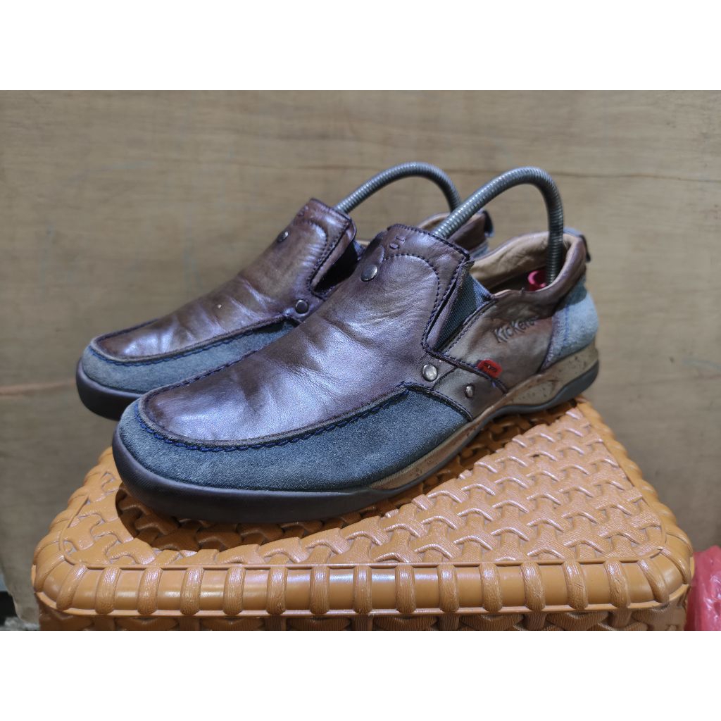 sepatu slip on kickers second size 41