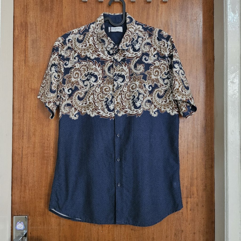 PRELOVED Kemeja batik pria modern MOC size L slim fit