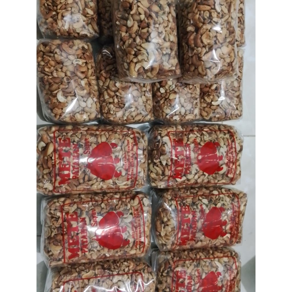 kacang mete per kg