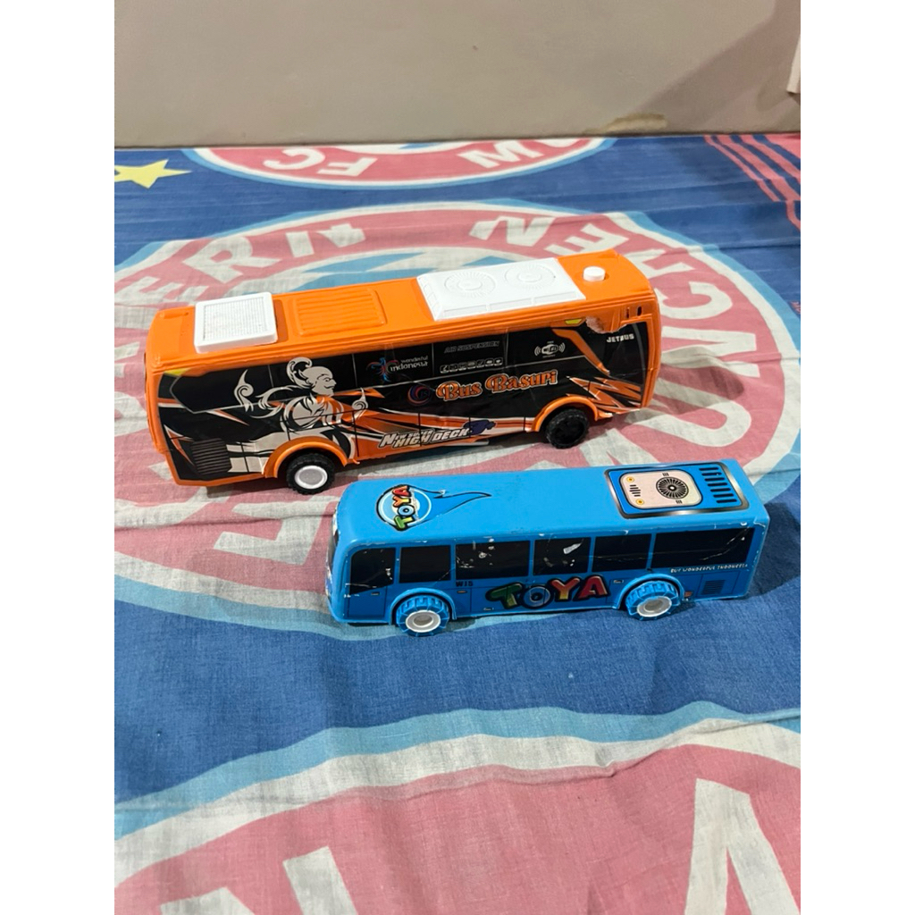 Preloved mainan bis tayo