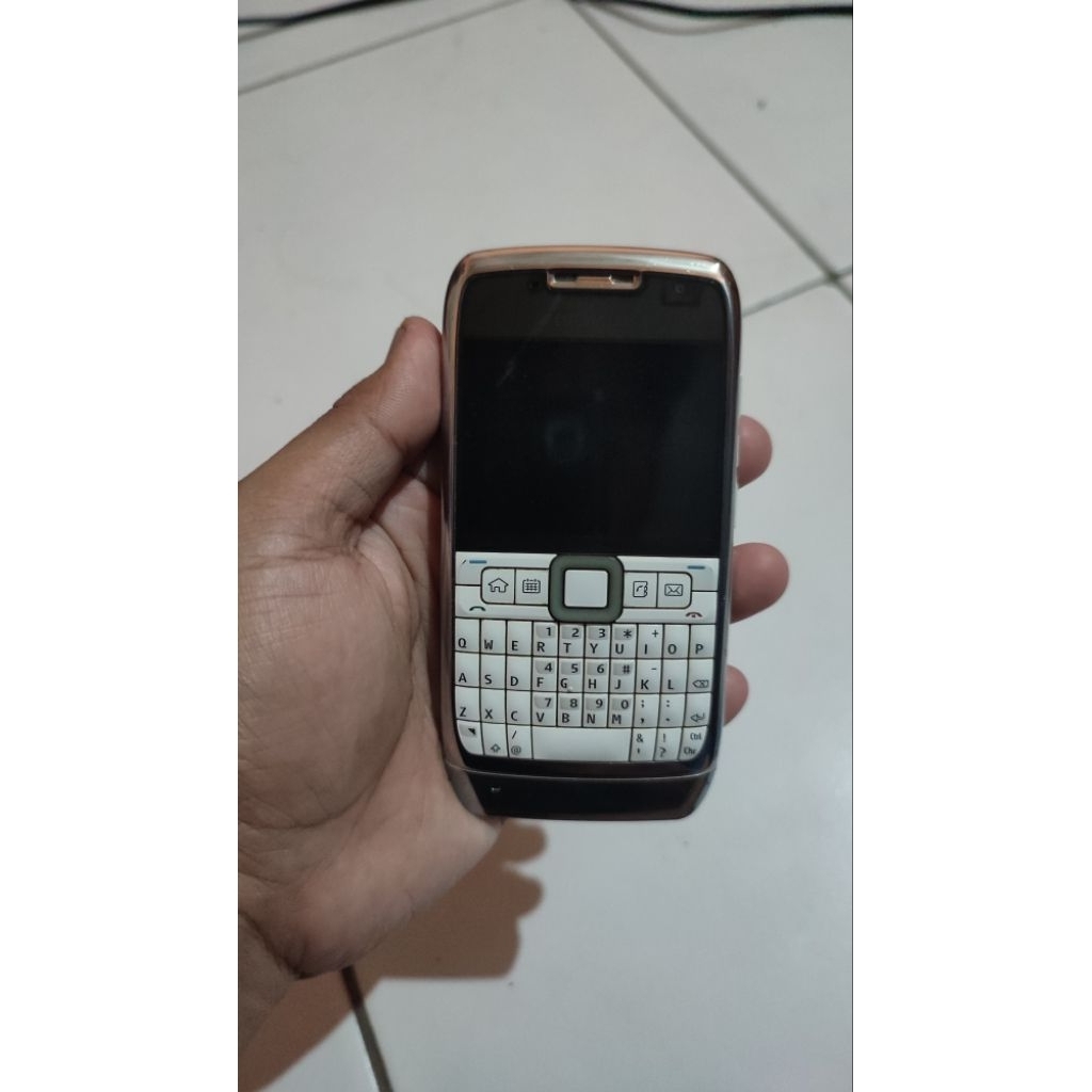 Nokia E71