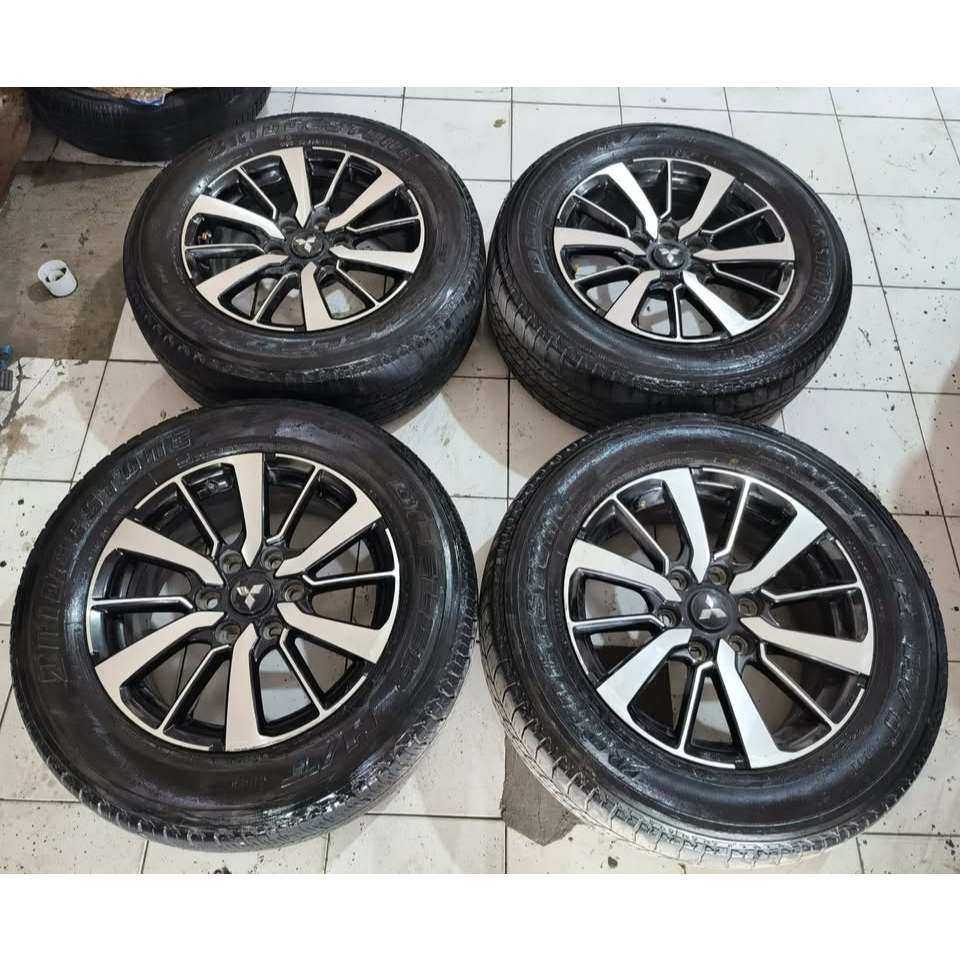 VELG DAN BAN BEKAS MOBIL PAJERO DIJUAL MURAH KONDISI AMAN