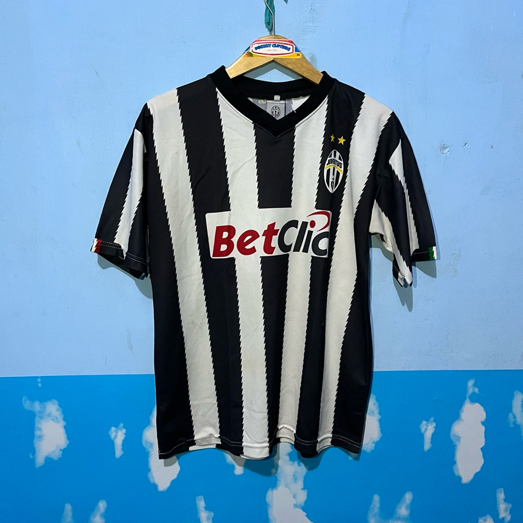 jersey kandang Juventus musim 2010-2011
