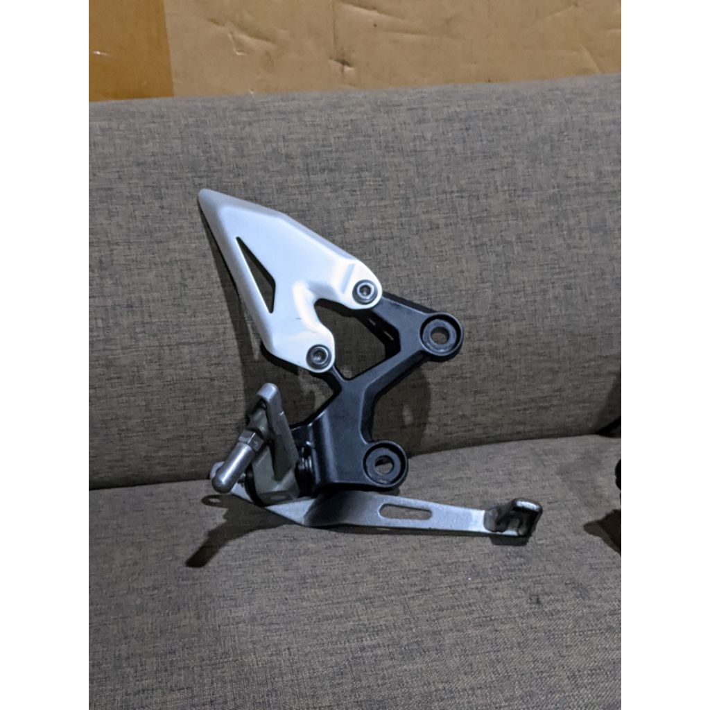 footstep postep depan KANAN original All New Ninja 250 Fi new 2018-2024