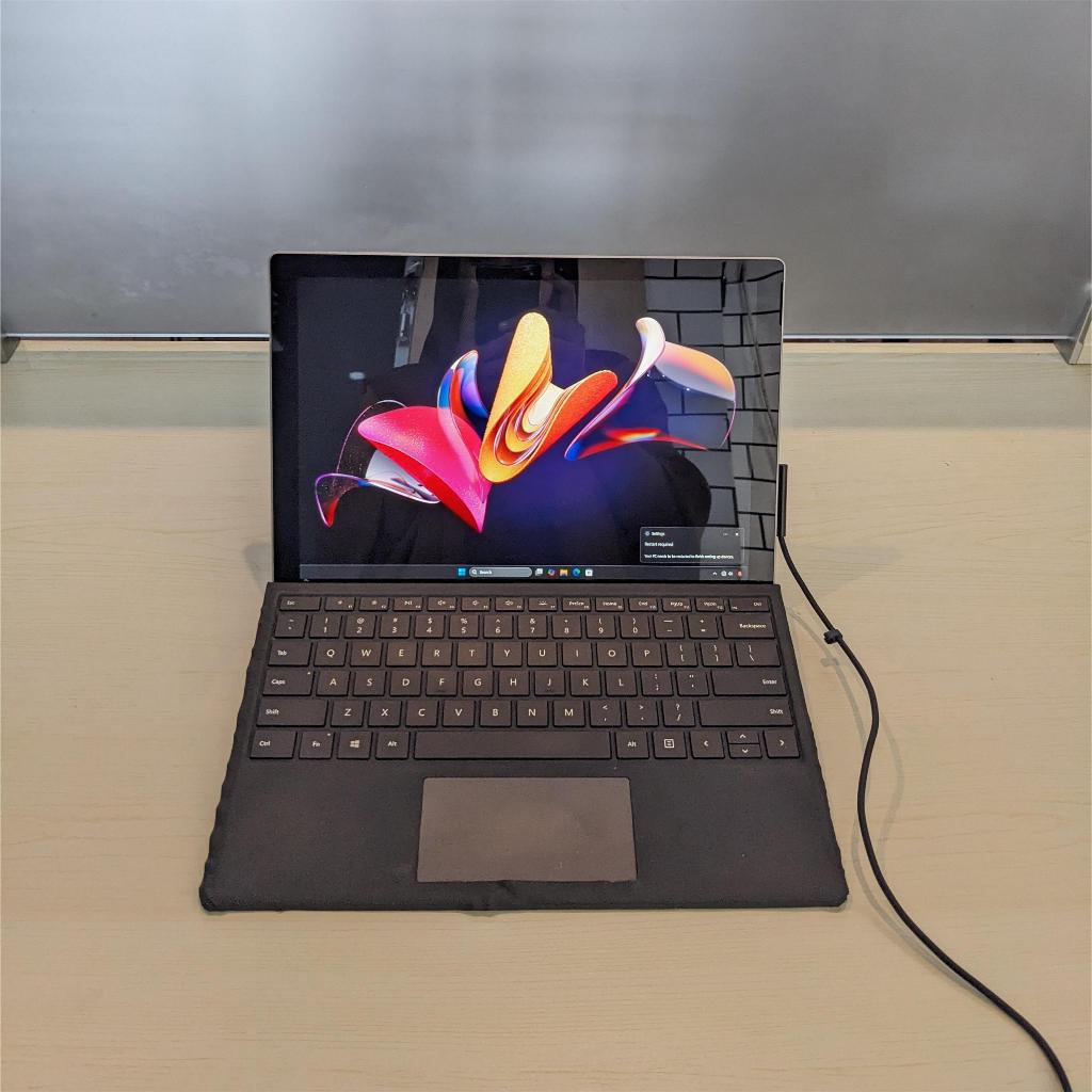 Laptop Microsoft Surface Pro 5 Core i5 | 12.3Inch | Ram 8GB | S 302GB | HD Graphics 620 / 4GB - Lapt