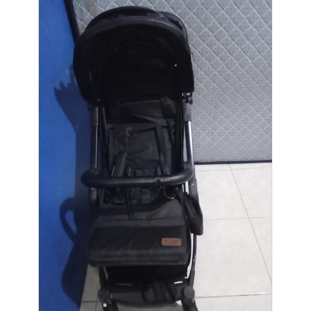 Stroller Baby does esmio black cabin size preloved