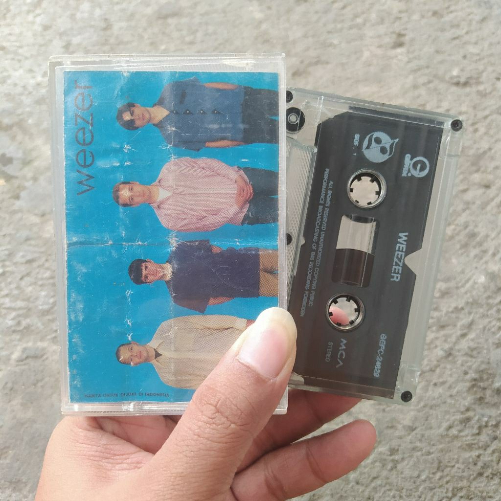 Kaset Pita Weezer - Blue