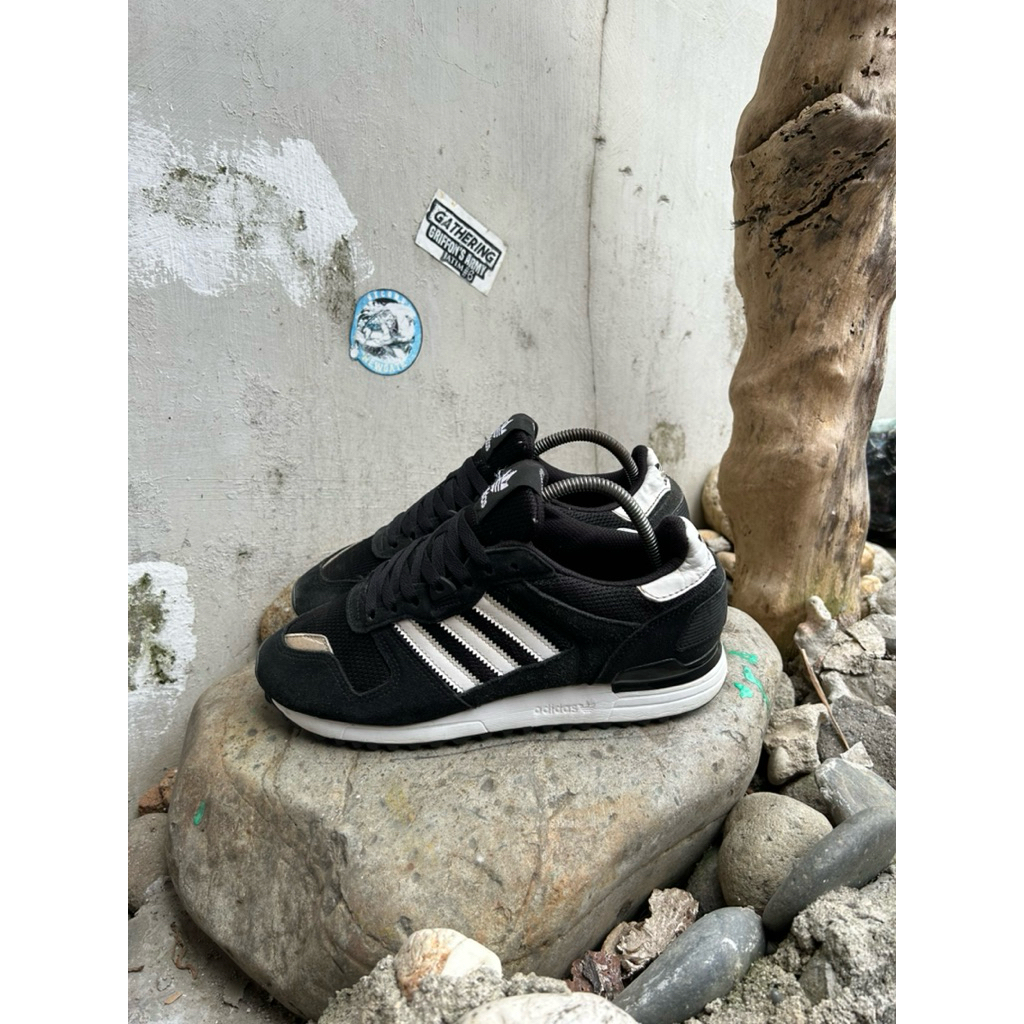 Adidas ZX-700 Black white