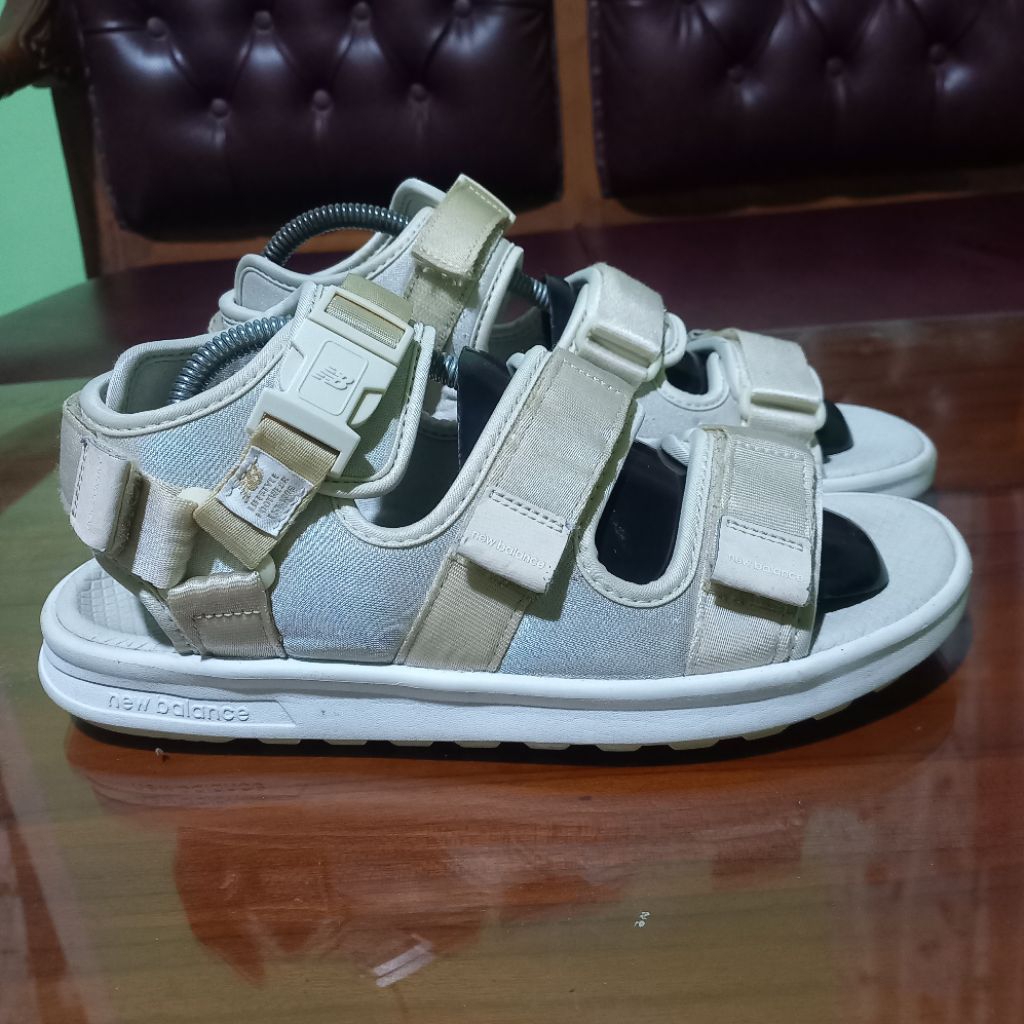 NEW BALANCE 750 SERIES BEIGE CREAM SANDALS PRIA WANITA SECOND BRAND ORI