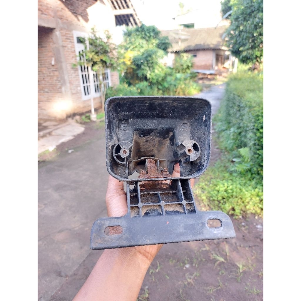 Pangkon Dudukan Lampu Belakang Honda Win 100 Original