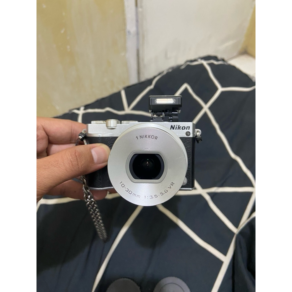 mirrorless nikon 1 j5