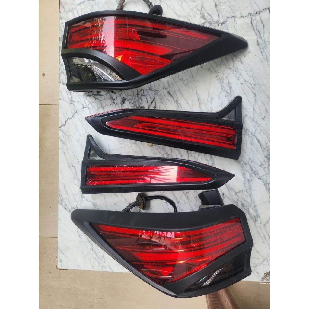 lampu belakang fortuner VRZ