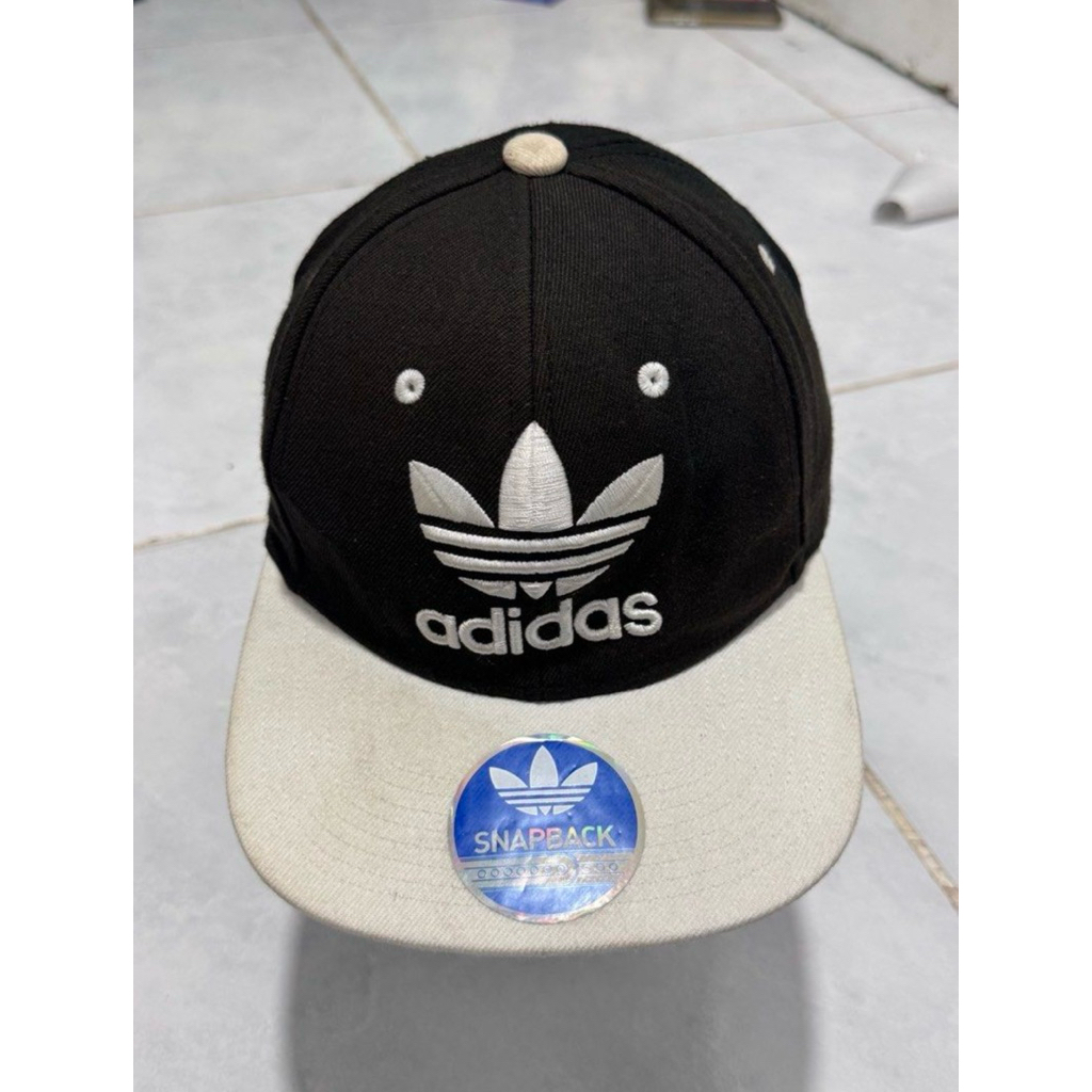 Topi Adidas Bunga
