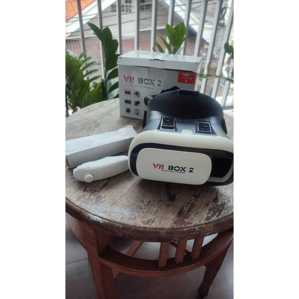 Sale VR Box 3D Glasses For Android iPhone (Preloved)