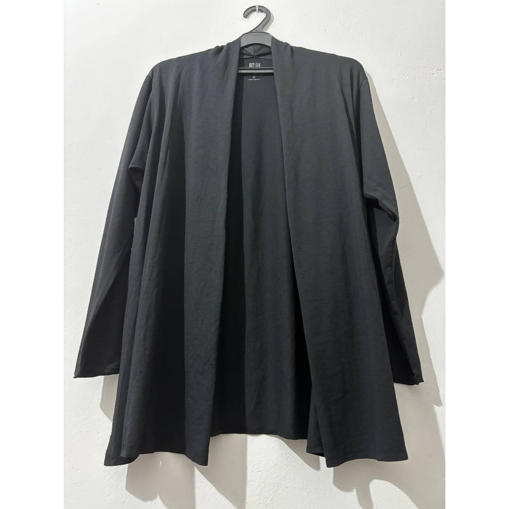 Preloved Cardigan Uniqlo Polos Warna Hitam Ukuran Jumbo