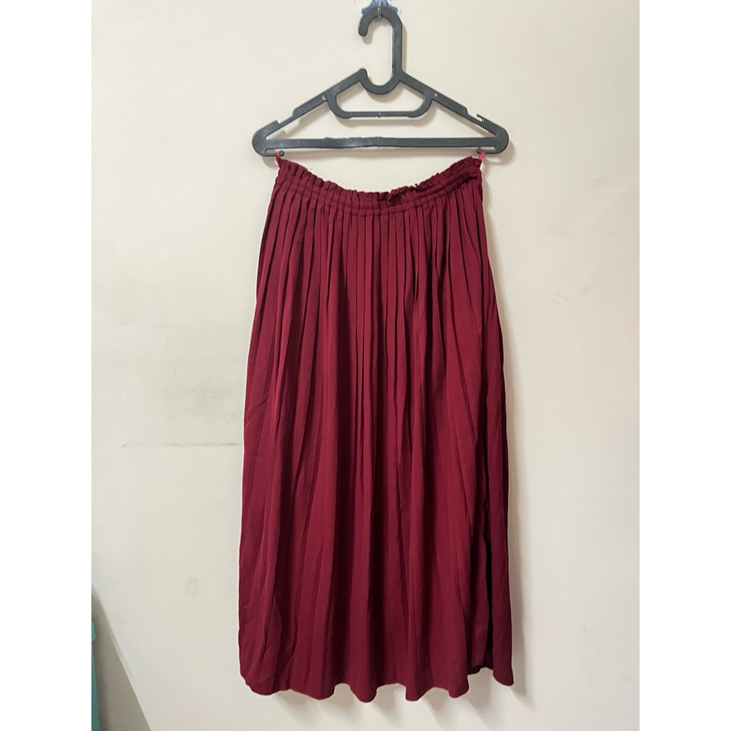 Earth Music & Ecology - Red Skirt Rempel / Rok Merah Plisket Megar